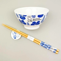 ミッフィーと九谷焼がコラボ。箸置きと一緒に、花柄ミッフィーのお箸もオススメ。