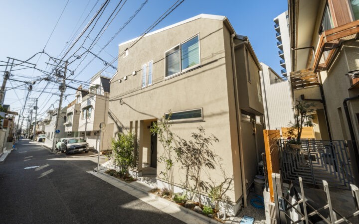 【杉並区|12坪】ジャパンディが彩る造作家具と家事動線抜群のコンパクトハウス