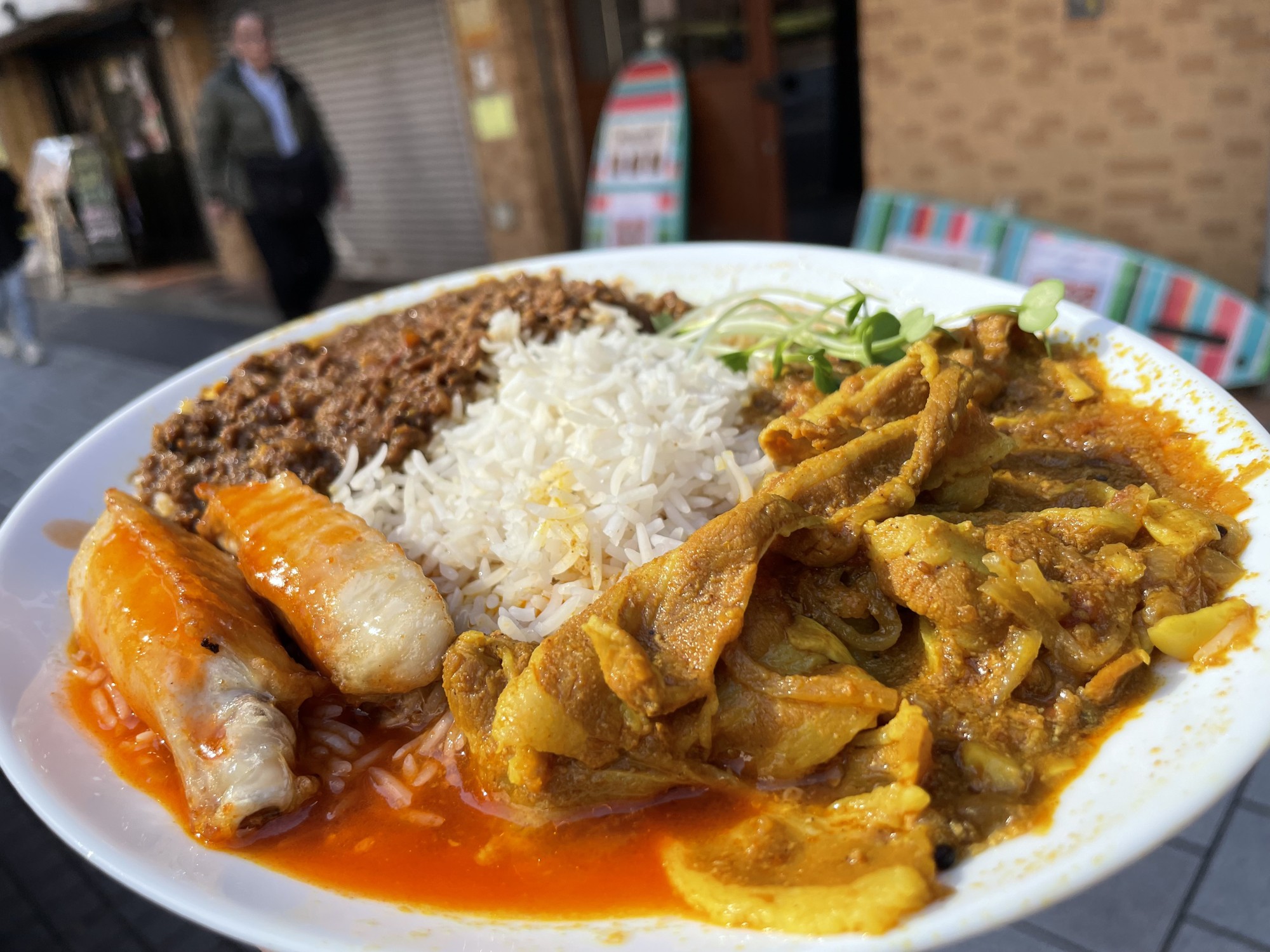 人形町【50歳・現役金融マン】「モンゴルカレー&グリル」が本日、土曜限定オープン