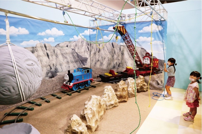 #4ボルダー、線路をふさぐ