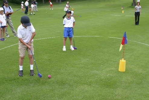 【ゴルフ体験の様子(イメージ)】(スナッグゴルフジャパン事務局提供)