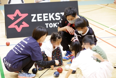 ボッチャ体験のイメージ(ジークスター東京ファンクラブイベントにて)
