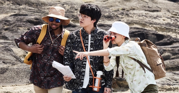 着用写真:左よりグラードン柄・メタグロス柄・フライゴン柄