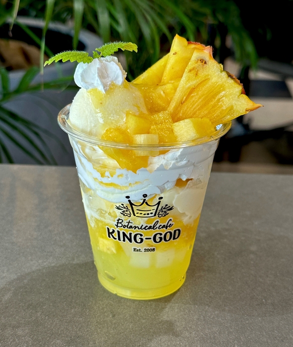 Botanical cafe KING-GOD 台湾パイナップルパフェ(数量限定) 690円