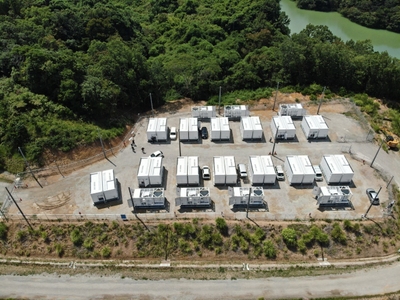 ヘキサが福岡県田川市で建設中の蓄電所。サングロウ製の蓄電設備が設置されている