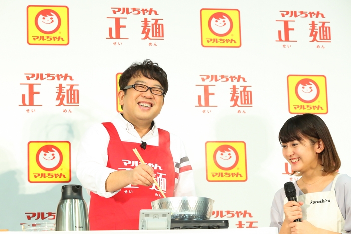 「マルちゃん正麺GO！」除幕式の様子_2