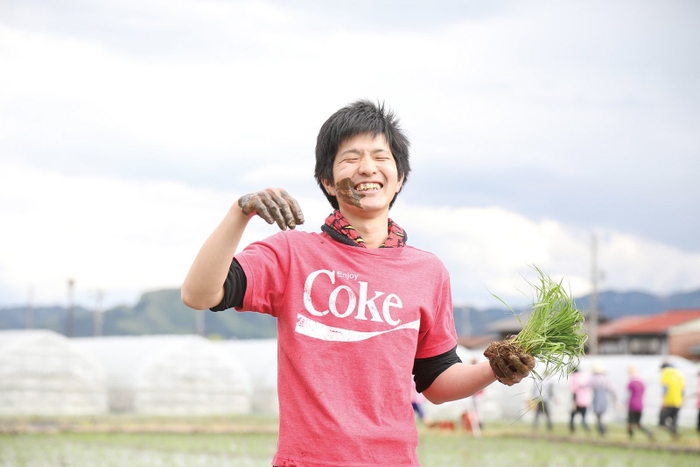 蔵人スタッフ田植え2