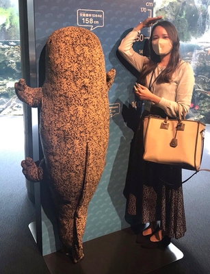 MOMOテラス_オオサンぬいぐるみと写真を撮ろうコーナー1　※写真はイメージです。