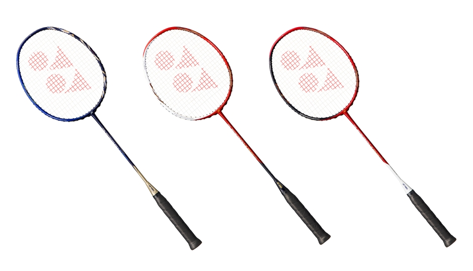 (左)ASTROX 99 サファイアネイビー (中)ASTROX 88 S オフホワイト/レッド (右)ASTROX 88 D オフホワイト/レッド