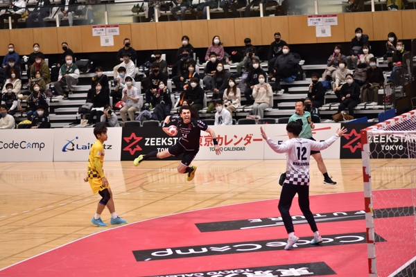 シュートの躍動感バッチリなショット！初観戦、楽しんでいただけたようでよかったです！