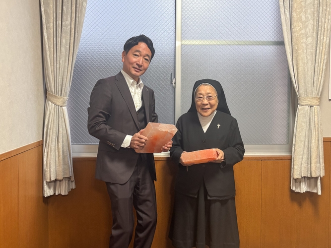 左から、杦田氏、岩熊理事長