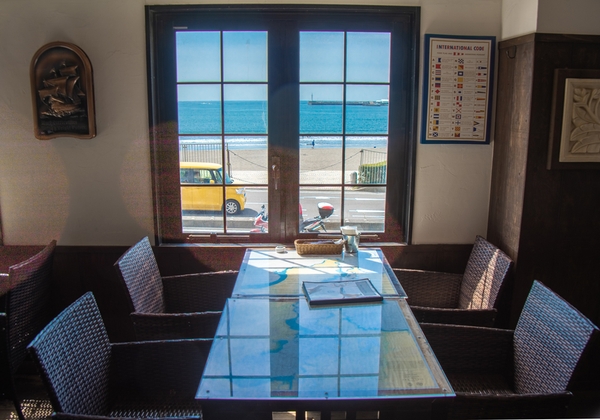 窓の外には絶景が広がります