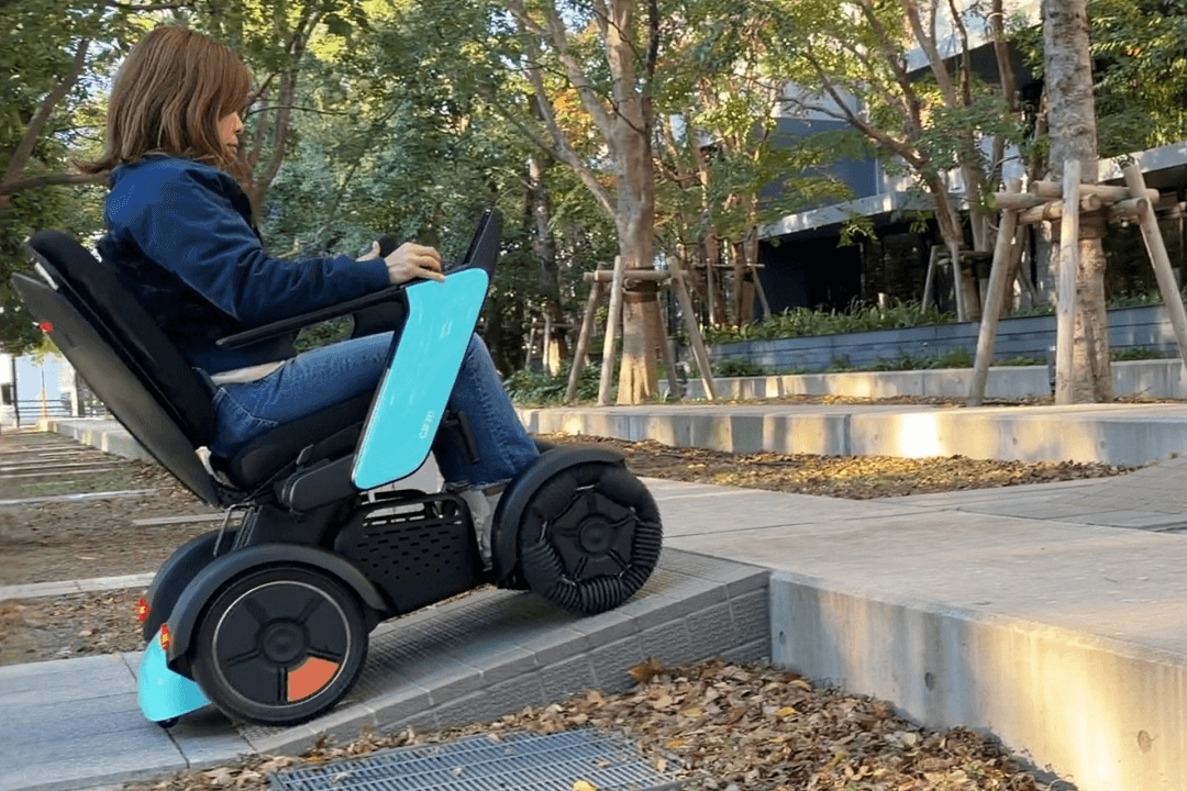 「たのシーモ」乗車イメージ(坂道)