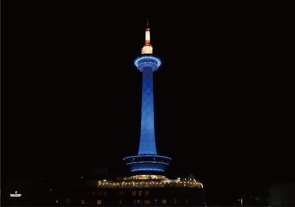 京都タワー塔体カラーライトアップ