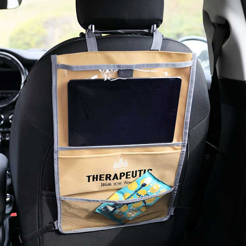 「シートバックポケット タブレットケース」座席の後ろに取り付けられるタブレットホルダー付きのポケット。長時間ドライブでも搭乗者が退屈せずに過ごせます。