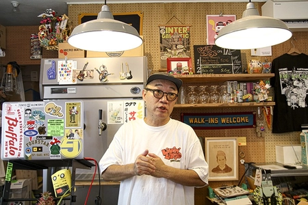 バラエティに富んだ客、クリエイターも集う豊島区東長崎のショップ「LIVIN' LARGE BEER & GALLERY　今井 宣一郎 代表」の取材記事を11月6日公開