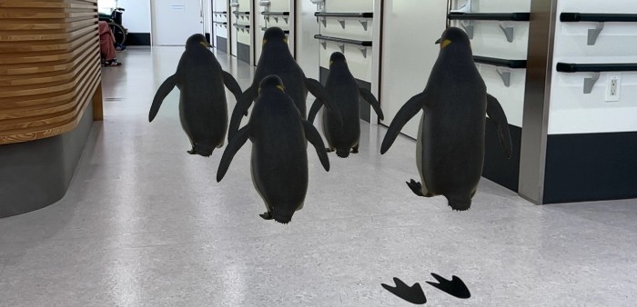 西日本初！近大病院に「ARどうぶつえん」を常設導入　画面を通した動物との出会いで治療の不安や緊張を和らげる