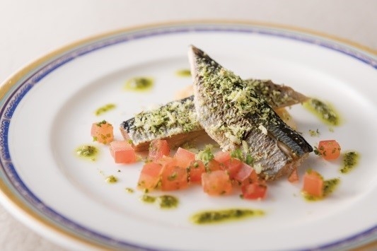 秋刀魚の香草パン粉焼きバルサミコの香りのフレッシュトマトソース