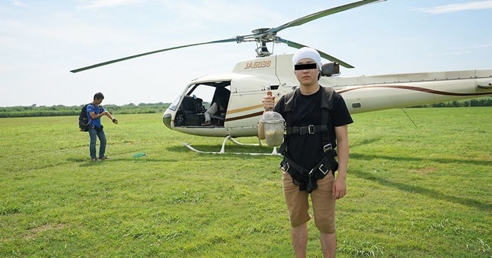 上空3,000mからの湯切りに挑戦する人気ブロガーARuFa氏