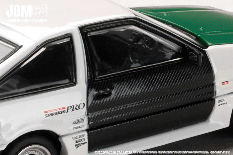 テストで使用されたカーボンドアや各種ロゴ等も再現!