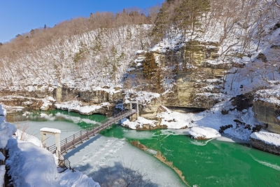 冬の塔のへつり