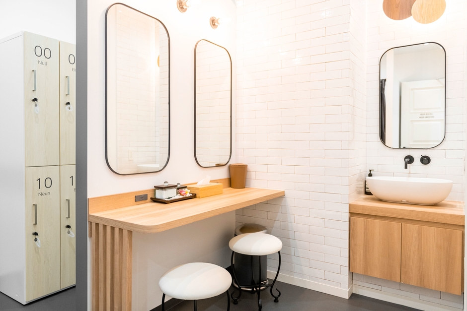 お出かけ前も◎パウダースペースも完備