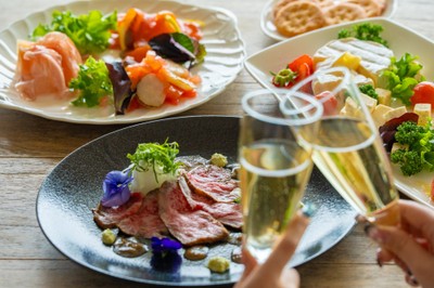 パーティのイメージ。飲み物はもちろん、ソフトドリンクで乾杯！