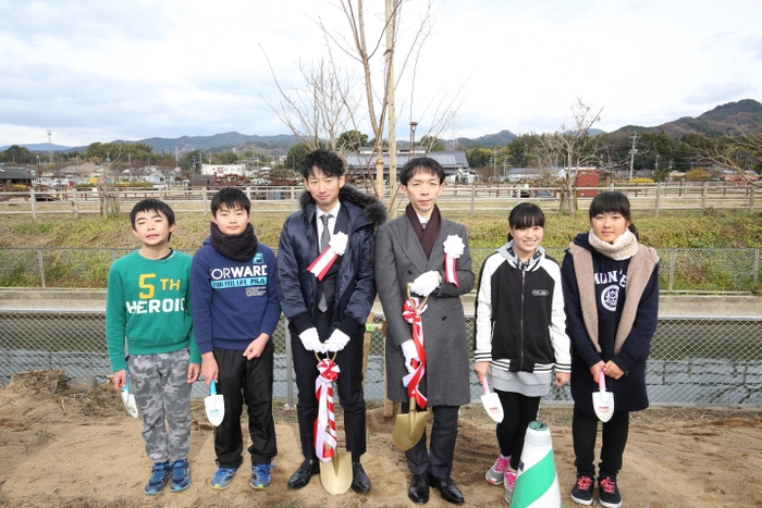 桜も夢も、大きく育て