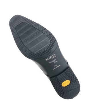 2つの配合を組み合わせたオリジナルソールをヴィブラム社と共同開発