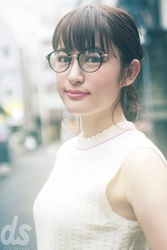 メガネグラビア連載「ビジョメガネ」に 人気声優・小松未可子が初登場！