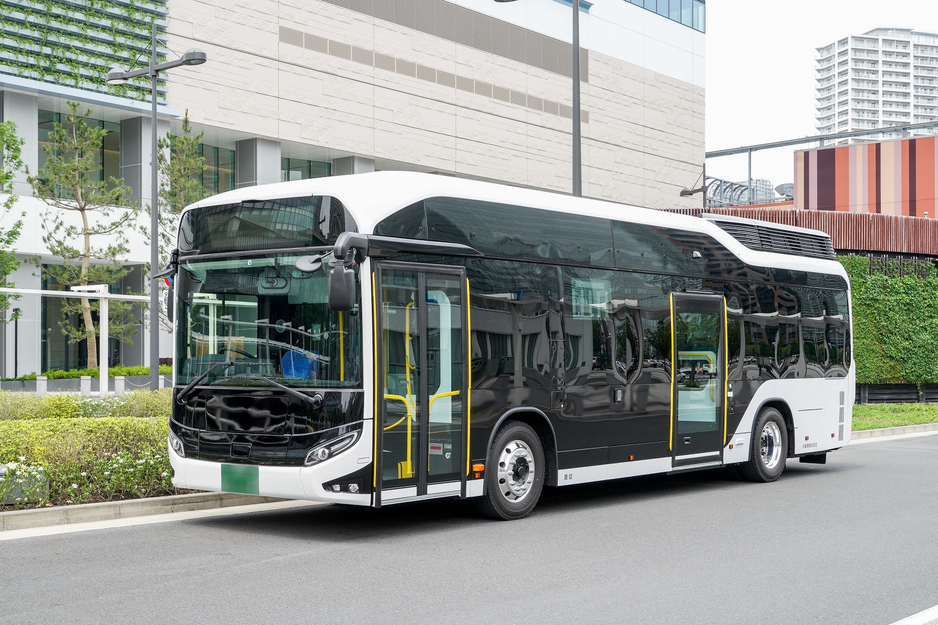 従業員送迎バスとして国内初 水素を活用した次世代型燃料電池バスの導入 ２０２０年６月より、東京・有明地区にて運行開始