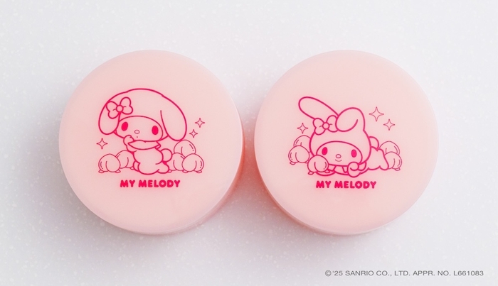 写真左：両耳がたれてるマイメロディ　写真右：片耳がたれてるマイメロディ