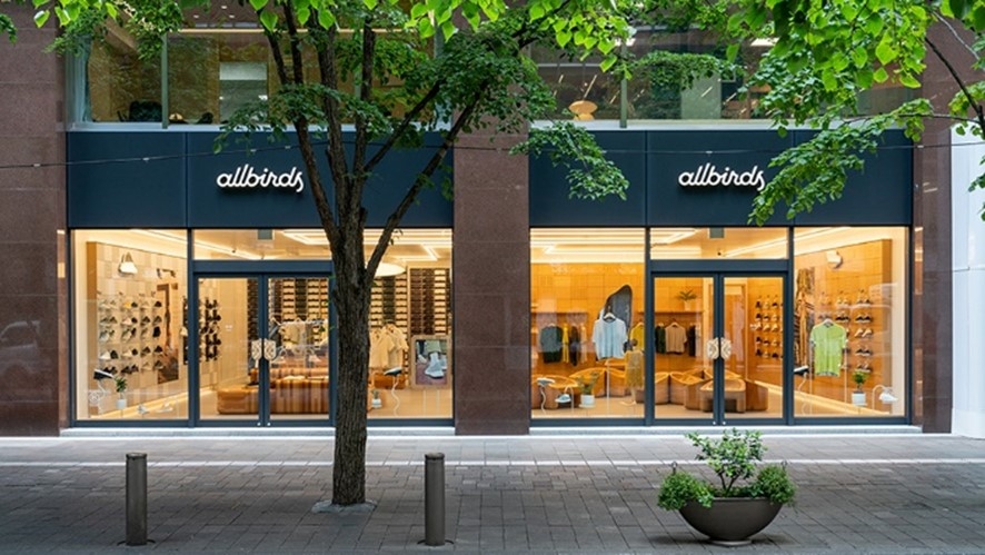 (オールバーズ丸の内店 正面入り口にてマルシェを開催)