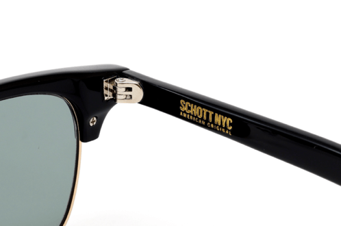 右テンプル内側にゴールド箔でブランドロゴが入る。