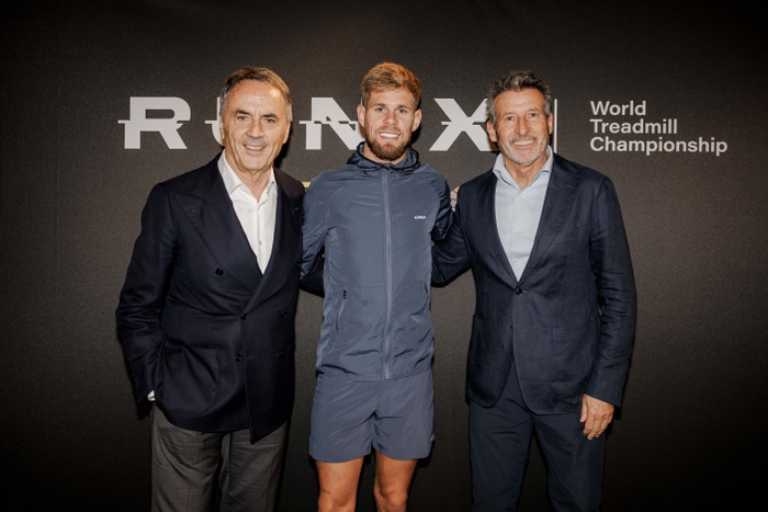 (左から)Technogym創業者兼CEO ネリオ・アレッサンドリ、2025年世界陸上選手権男子10&#44;000m金メダリスト ジミー・グレシエ選手(仏)、世界陸連 セバスチャン・コー会長
