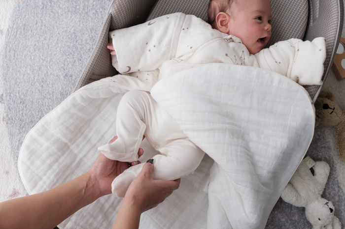 ダブルファスナーでオムツ替えらくらく!