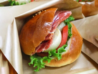 柏市のカフェのようなパン屋さん「ベーカリーハレビノ」が 道の駅しょうなんとコラボ！「しょうなん野菜バーガー」を “ちゃのごカフェ”で提供！