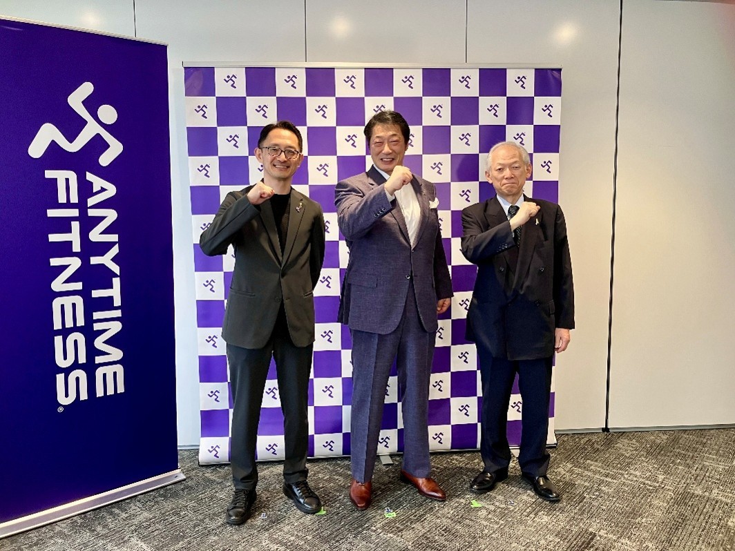 「がんの子どもを守る会」への寄付金贈呈式を6月9日(火)に開催 チャリティ活動による寄付金総額648,182円を、元プロレスラー・小橋建太氏とともに贈呈