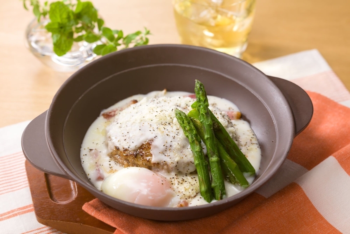 とろ~り卵のカルボナーラ風チーズINハンバーグ