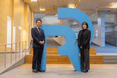 インタビューの様子(左：立正大学 学長室広報課 課長 椿様／右：当社アカウントプランナー 藤田)