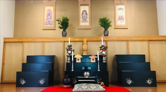 供養堂内