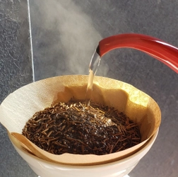 エエッ！？　【お茶】　×　【珈琲】！？　　　　　静岡のお茶屋茶匠が作る〔　ほうじ茶珈琲　〕