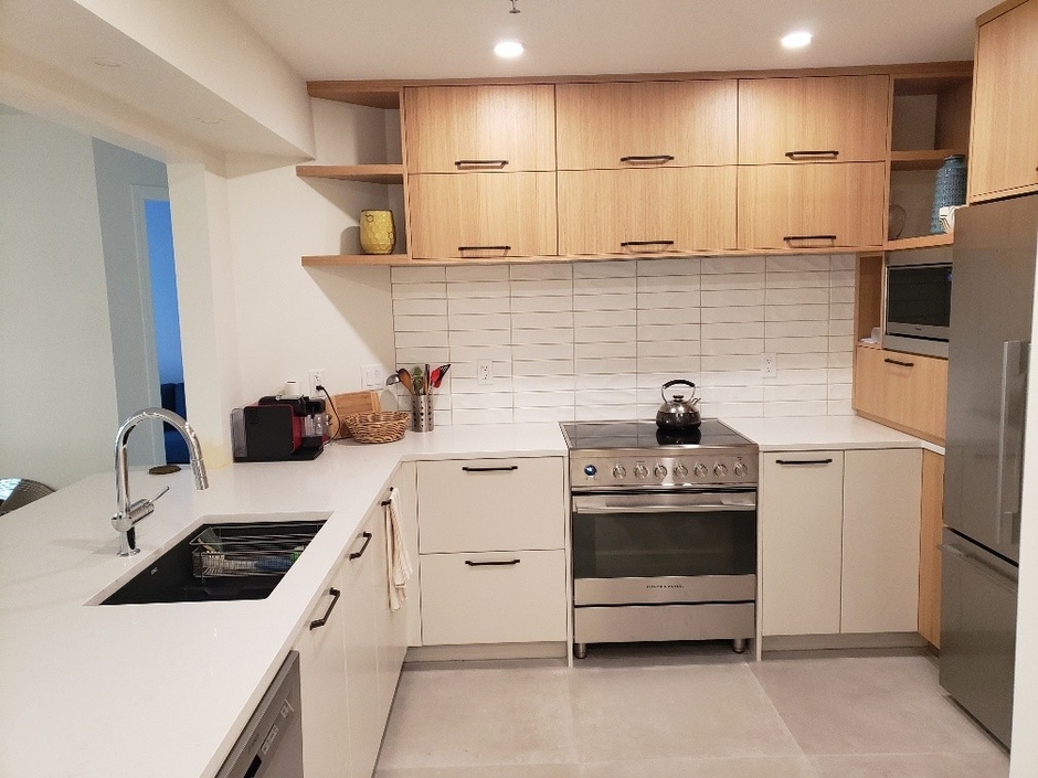 キャビネットを組み合わせるだけでこのL字型キッチンになります