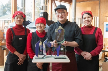 わざわざ足を運ぶ価値がある「目的地」へ　 白老町・天野ファミリーファームが世界唯一の4年連続受賞