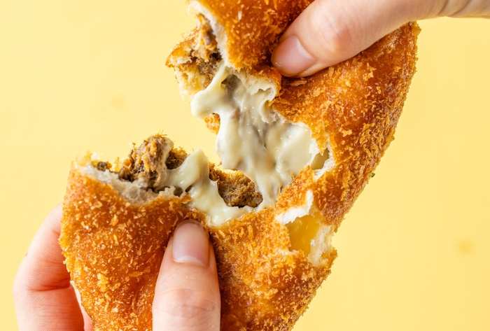 のびる！ねばりっこチーズカレーパン 480円