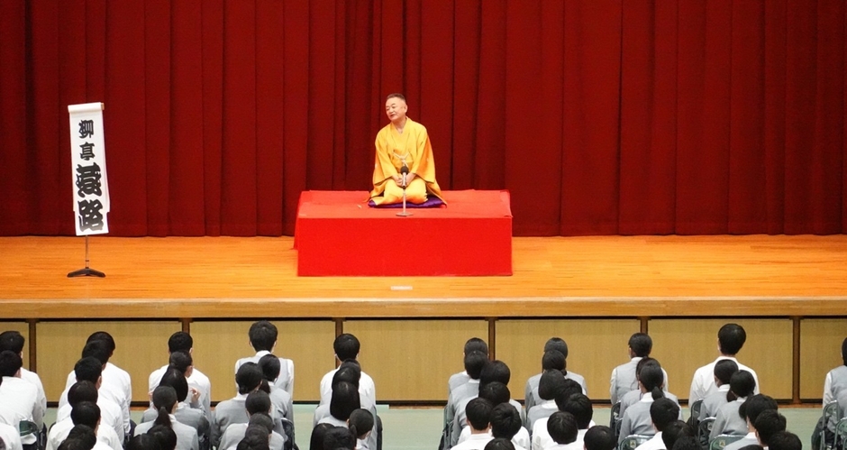 令和4年（2022年）実施の「学校寄席」の様子