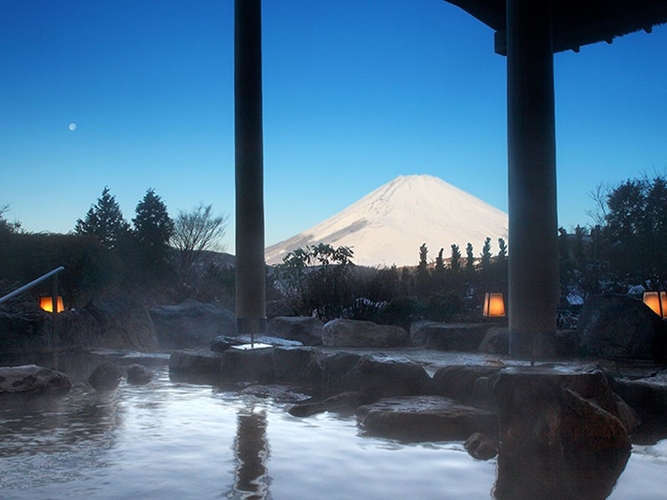 富士山を望む露天風呂