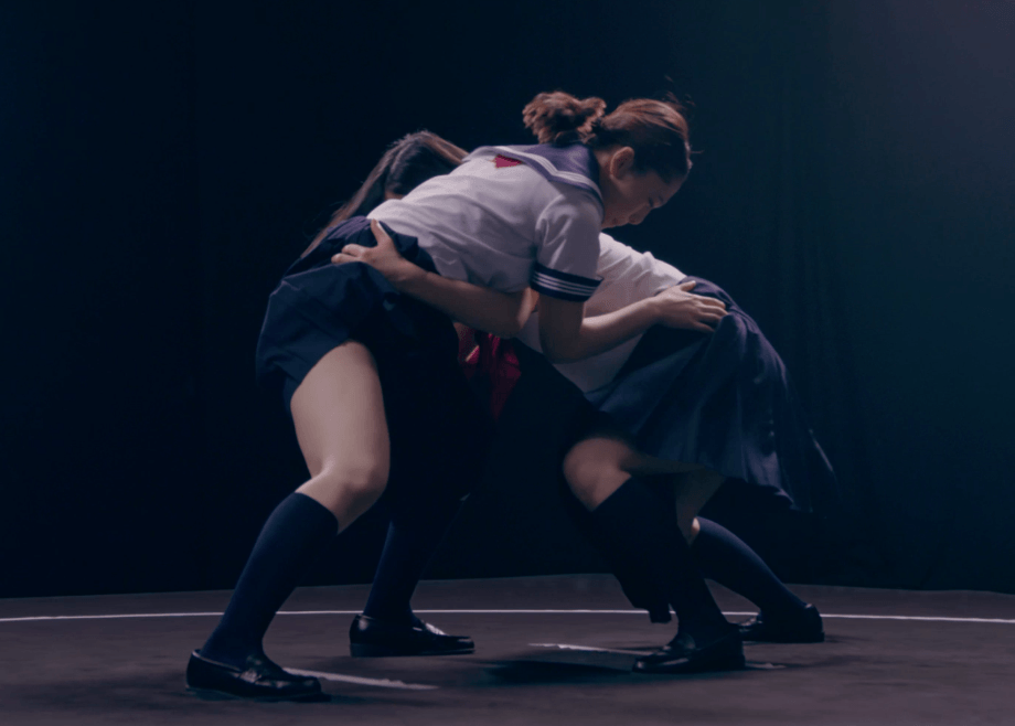 激突しまくる相撲ガールズ2人