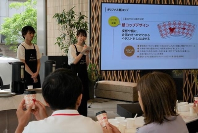 午前の部でプレゼンするいずれも3年の北山葉南さん(右)と岡秀昭さん