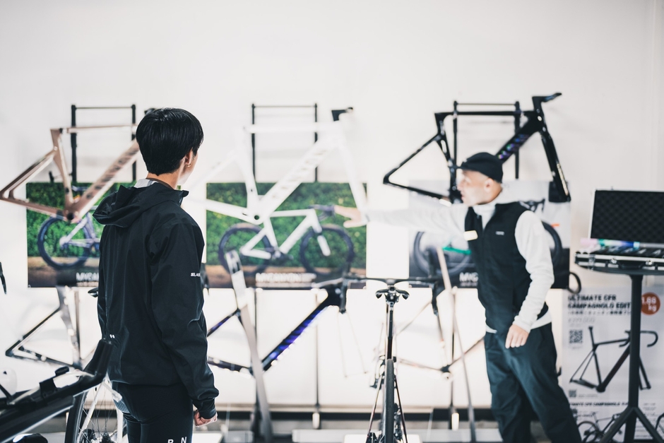 カスタムオーダープログラムのサンプルを展示 写真:CHABECK / キャニオンバイシクルズ・ジャパン株式会社